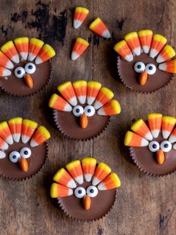 Rows of peanut butter cups decorated to look like turkeys for thanksgiving.